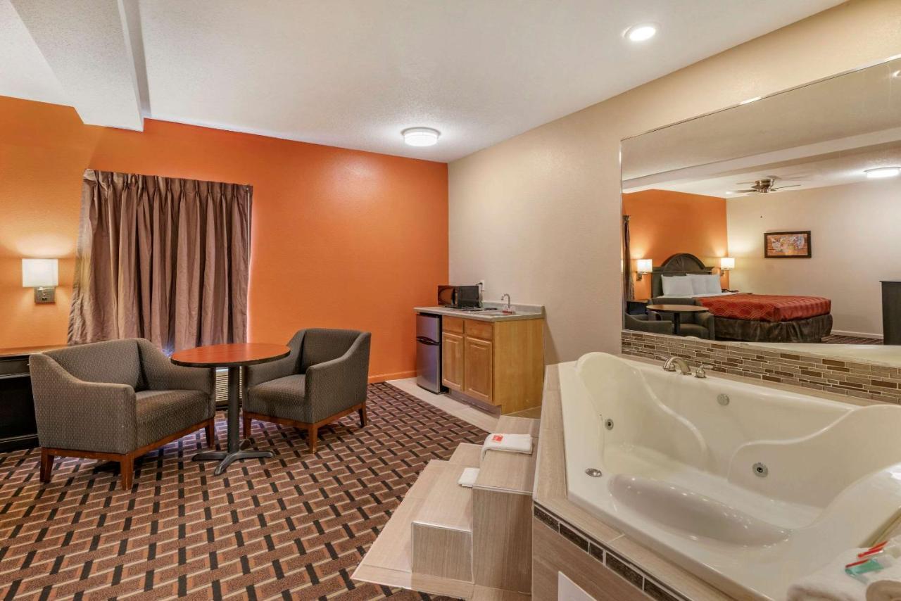 Econo Lodge Inn & Suites Granite City Dış mekan fotoğraf