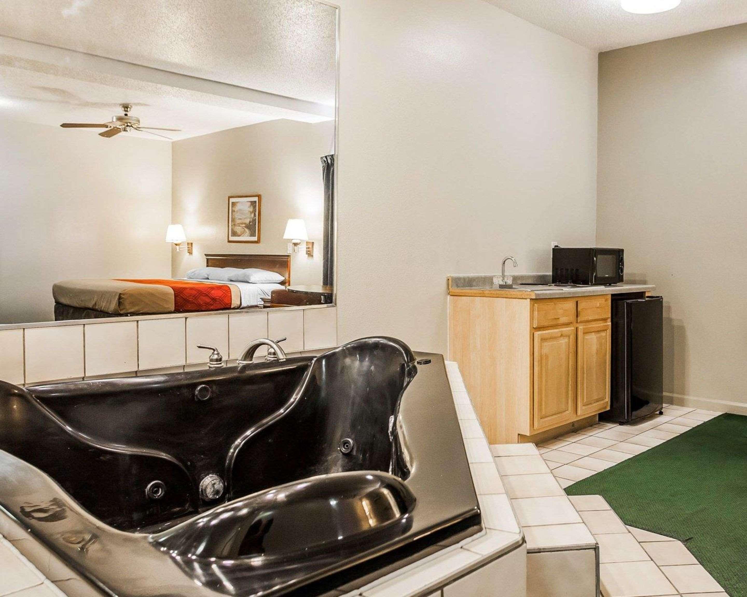 Econo Lodge Inn & Suites Granite City Dış mekan fotoğraf