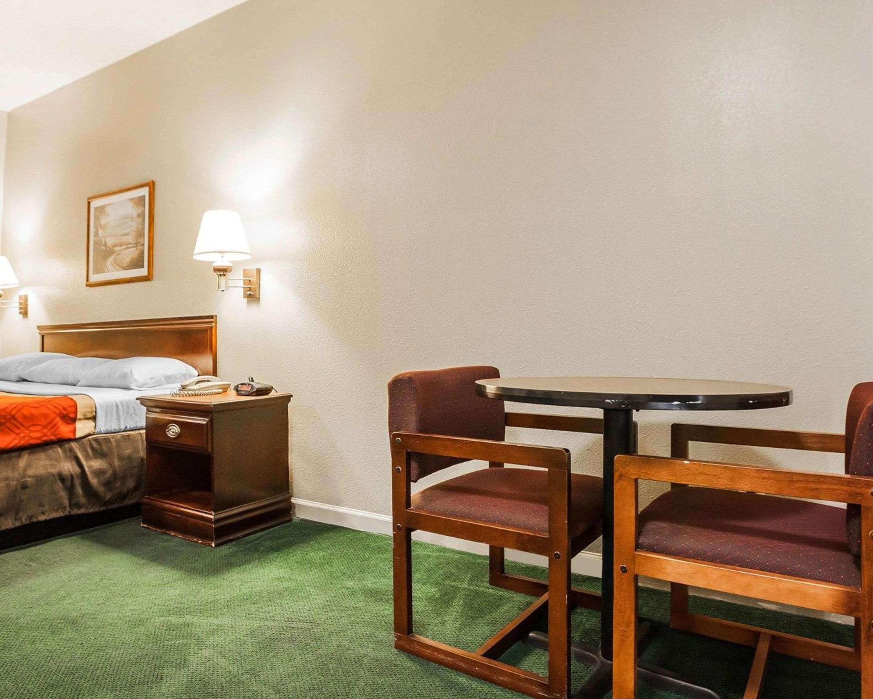 Econo Lodge Inn & Suites Granite City Dış mekan fotoğraf