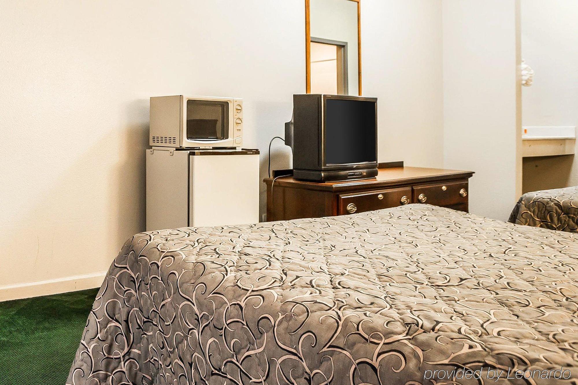 Econo Lodge Inn & Suites Granite City Dış mekan fotoğraf